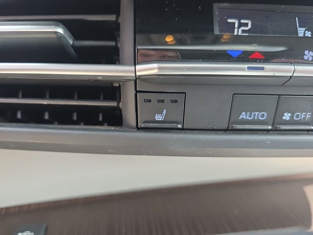 Used 2024 Toyota Sienna XLE image 32