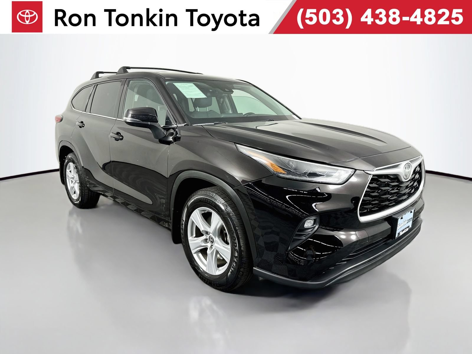 Used 2021 Toyota Highlander LE FWD image 1