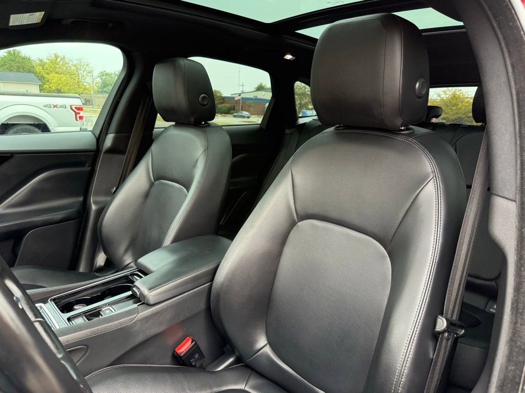 Used 2018 Jaguar F-PACE Premium AWD/4WD image 12