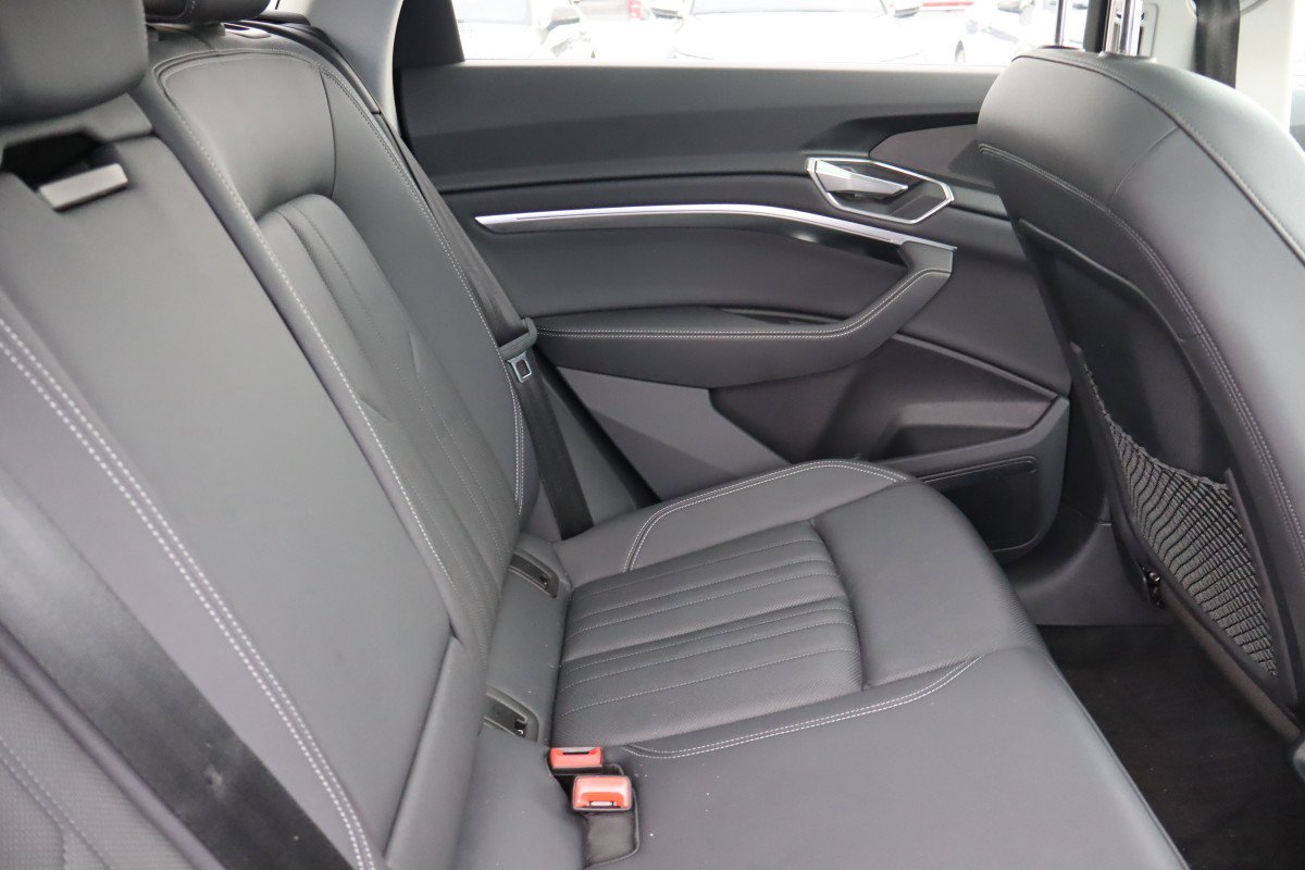 Used 2022 Audi e-tron Premium Plus w/ Premium Plus Package image 17