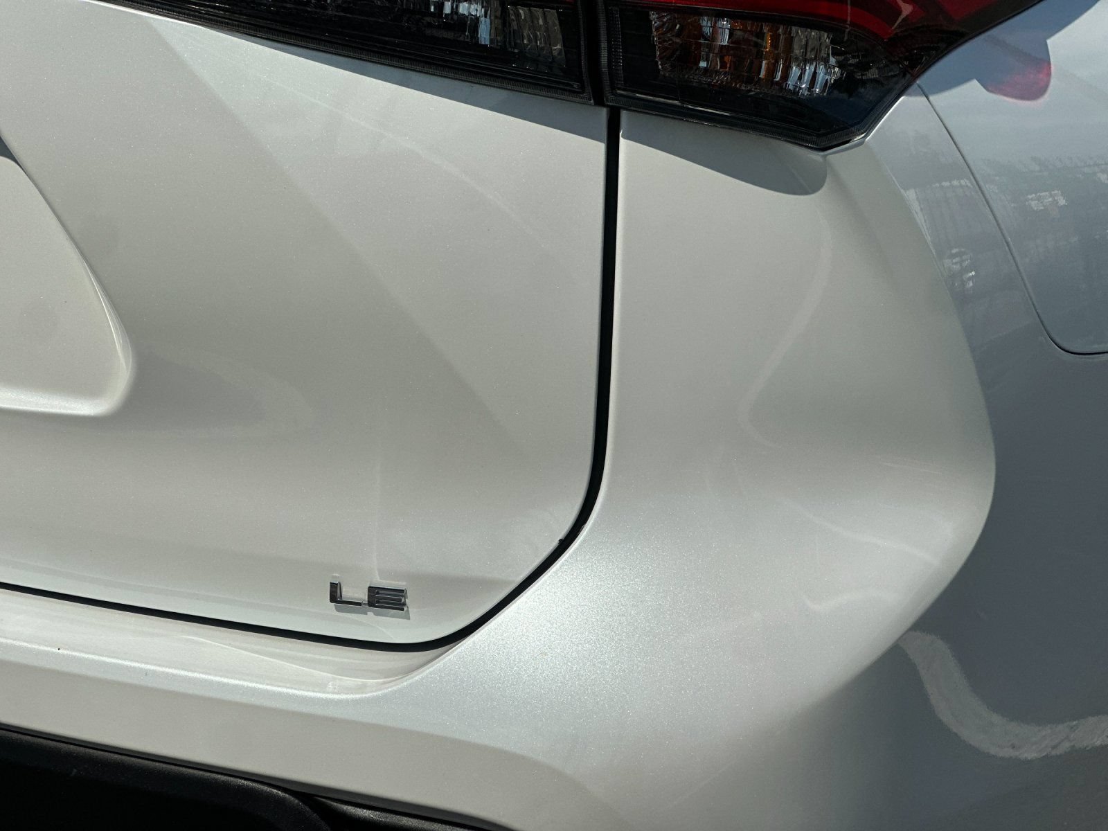 Used 2023 Toyota Highlander LE FWD image 25
