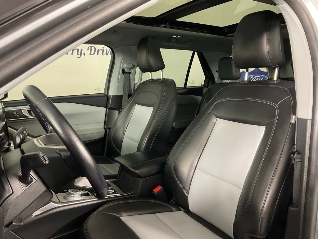Certified 2022 Ford Explorer XLT w/ Equipment Group 202A AWD/4WD image 14
