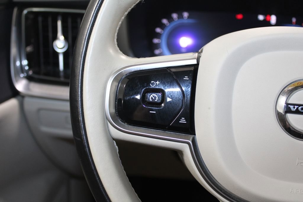 Used 2024 Volvo V60 B5 Cross Country Plus image 37