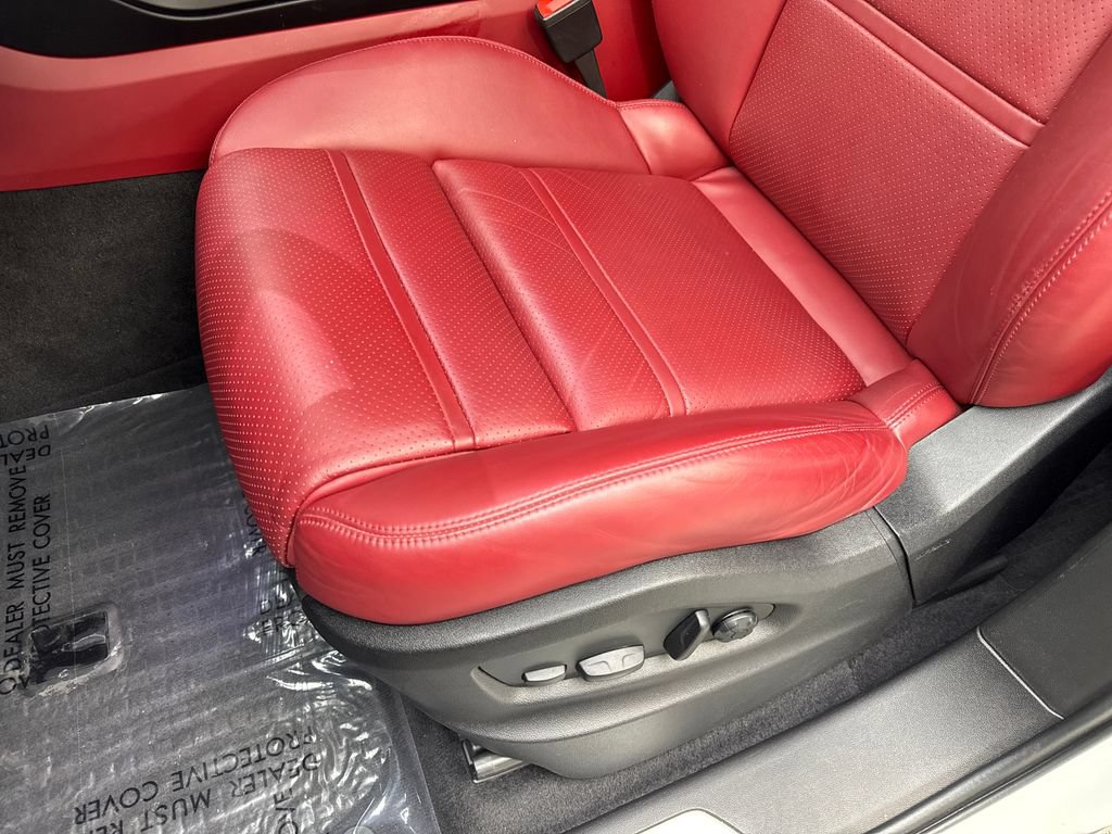 Used 2022 Porsche Cayenne w/ Premium Package AWD/4WD image 28