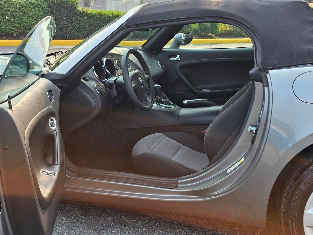Used 2006 Pontiac Solstice Convertible w/ Power Package RWD image 16