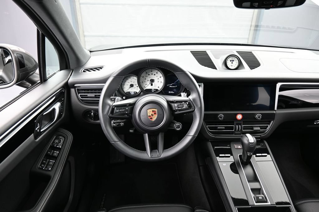 Certified 2024 Porsche Macan Turbo AWD/4WD image 17