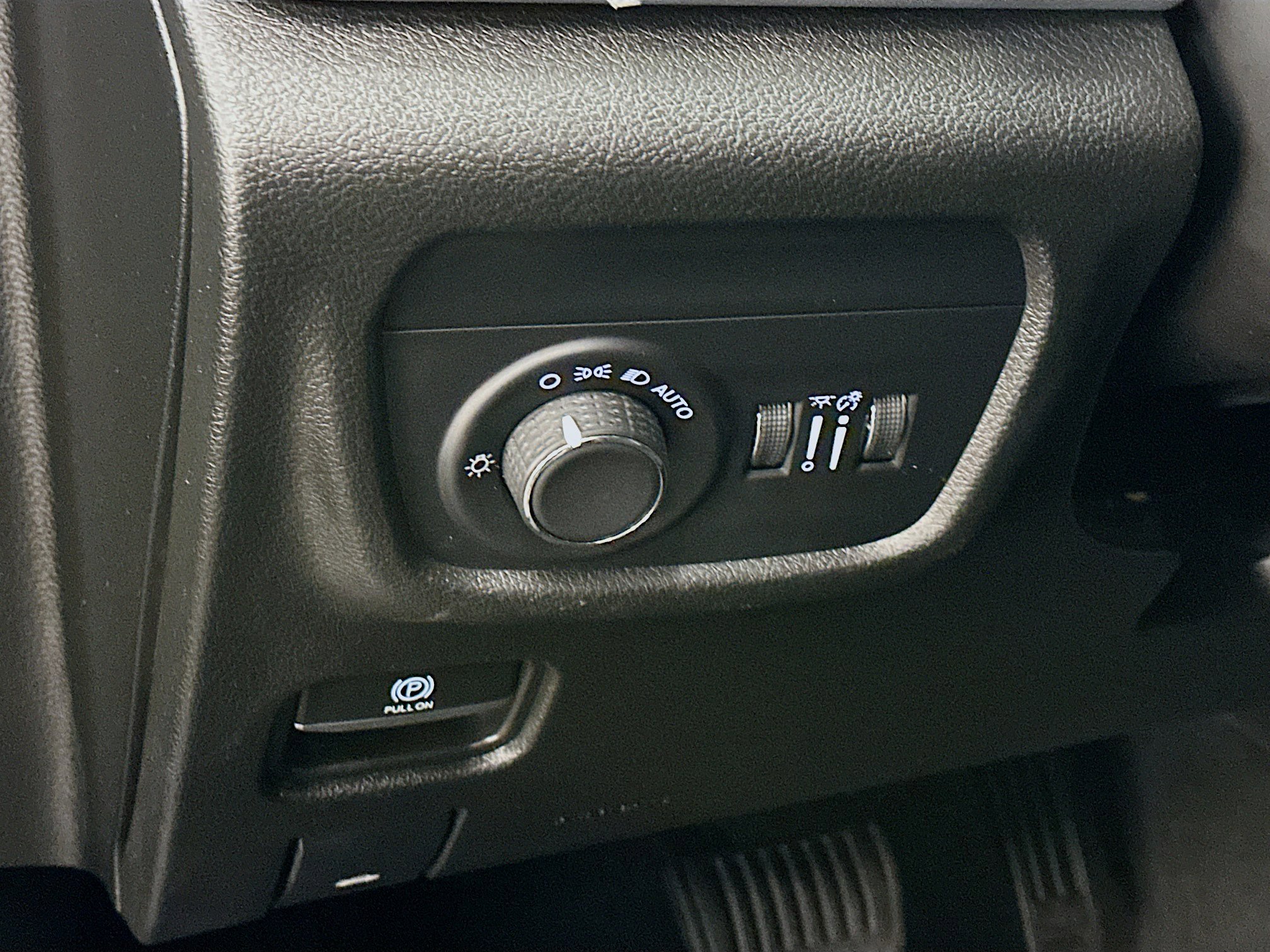 Used 2025 Jeep Grand Cherokee Altitude AWD/4WD image 17