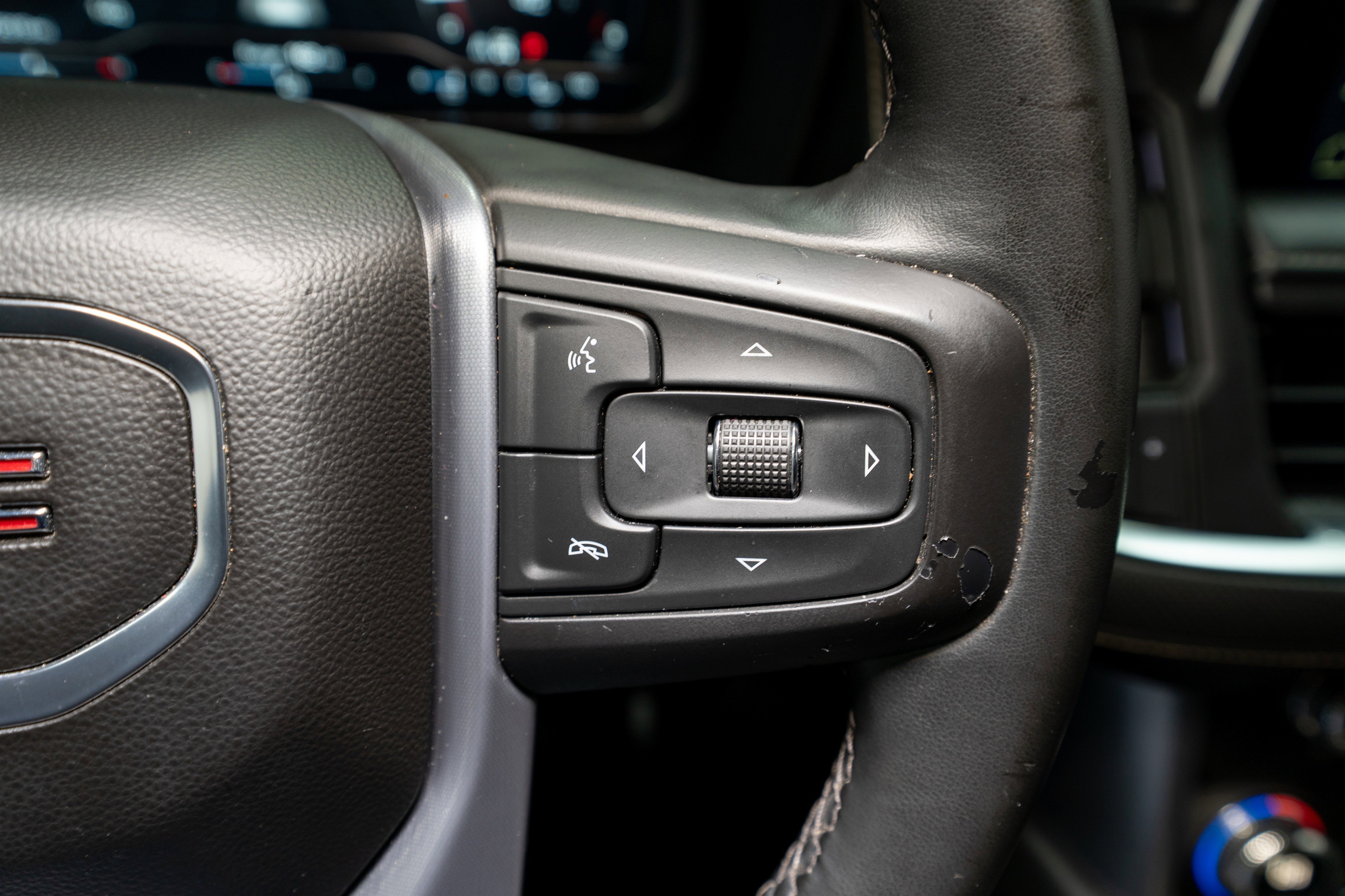 Used 2023 GMC Yukon SLT image 26