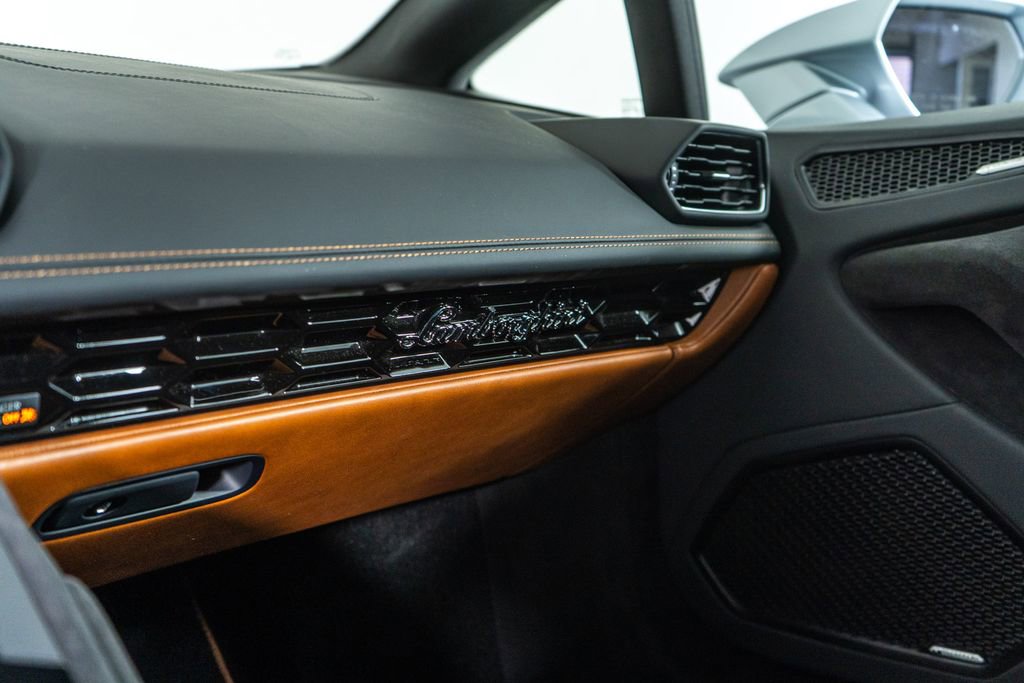 Used 2023 Lamborghini Huracan Tecnica image 20