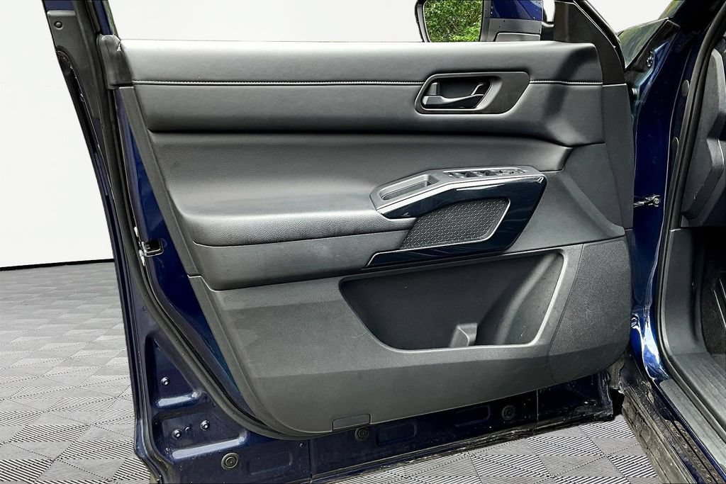 Used 2025 Nissan Pathfinder SV FWD image 20