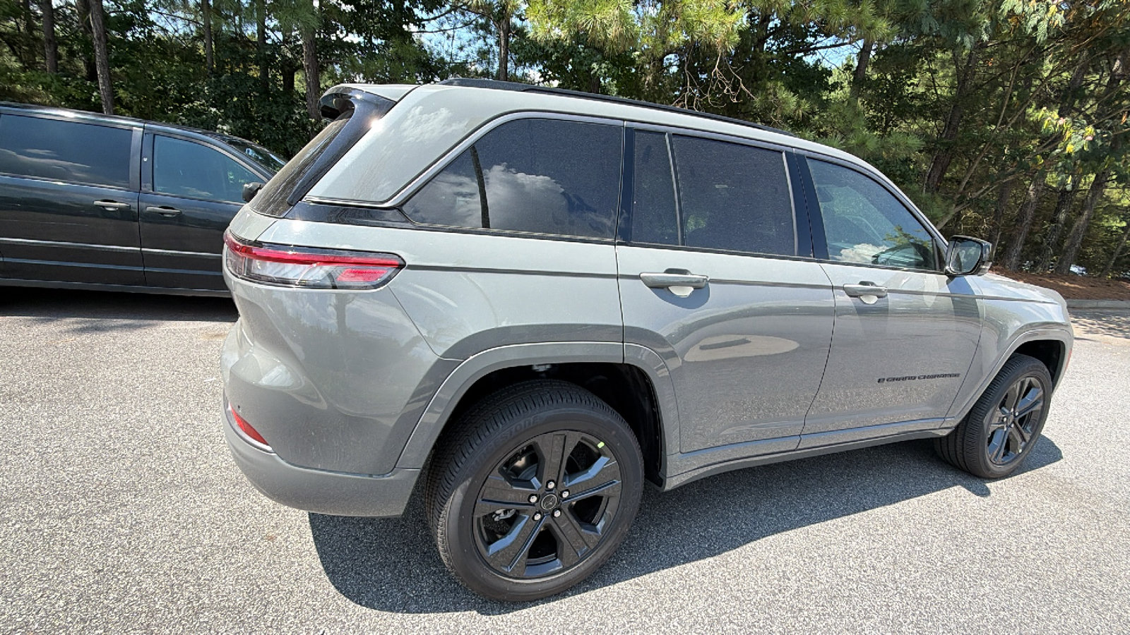 New 2027 Jeep Grand Cherokee Limited AWD/4WD image 8