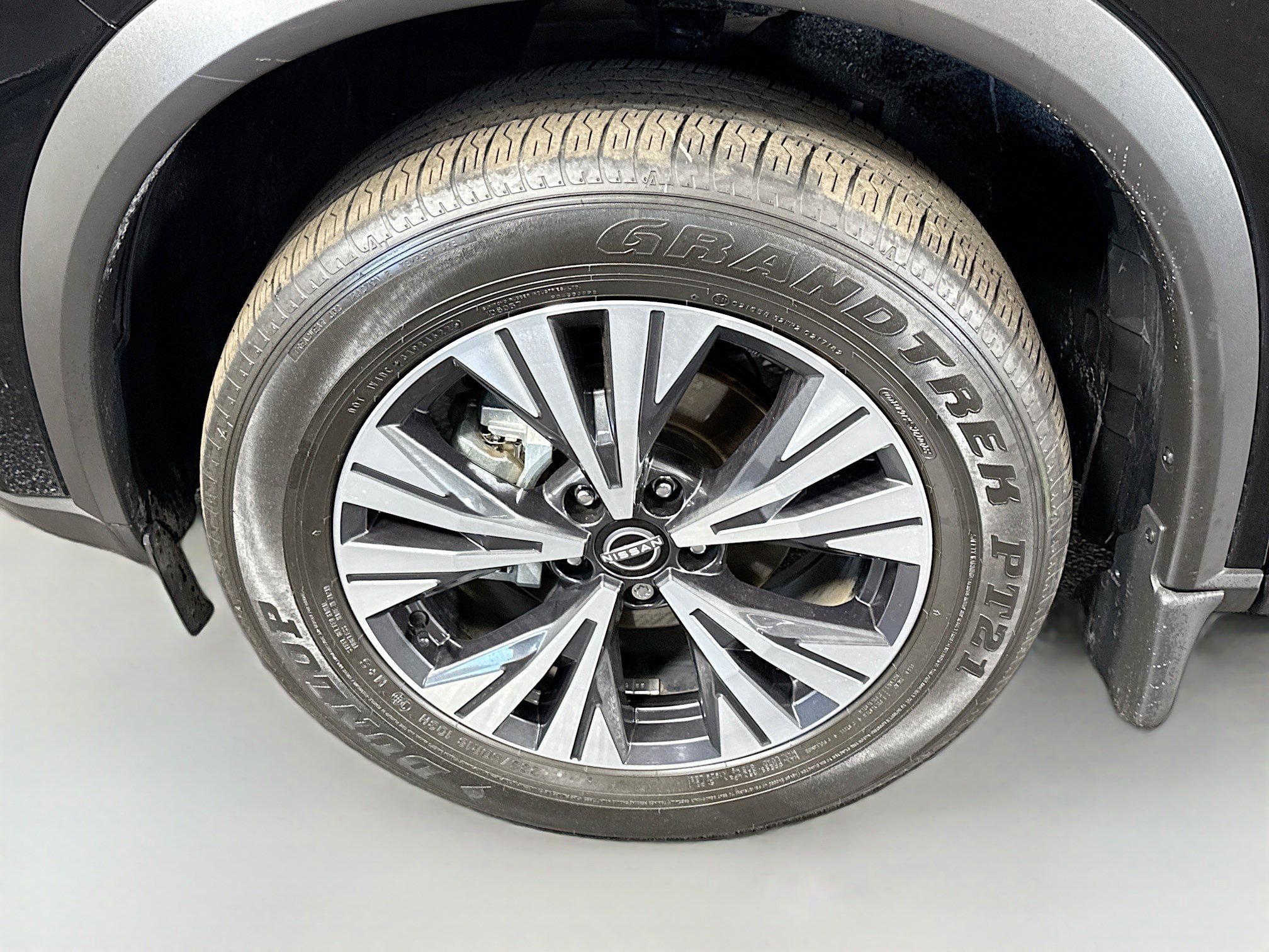 Used 2023 Nissan Rogue SV image 38