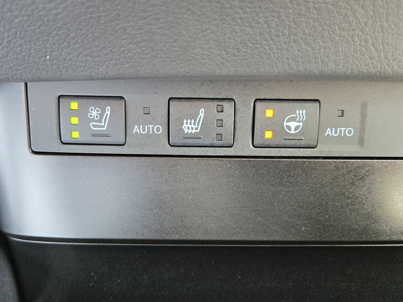 Certified 2025 Lexus ES 300h w/ Premium Package image 21