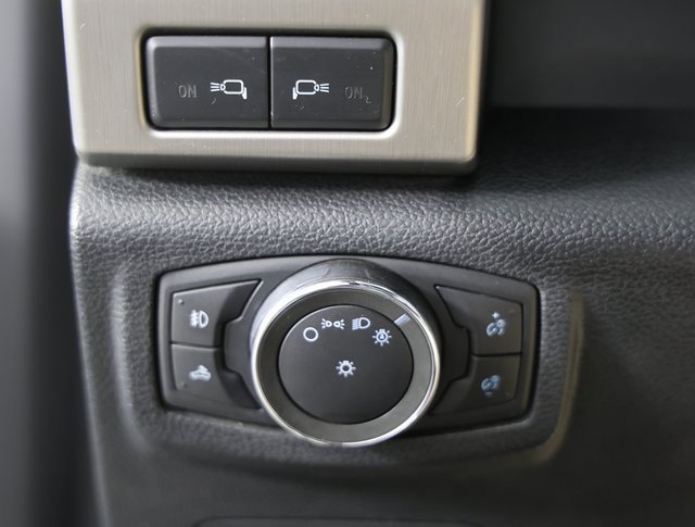 Used 2016 Ford F150 Platinum w/ Equipment Group 701A Luxury image 19