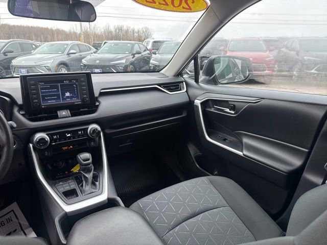 Used 2022 Toyota RAV4 XLE AWD/4WD image 26