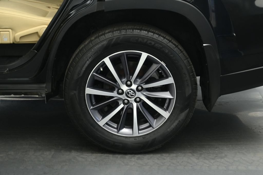 Used 2018 Toyota Highlander XLE AWD/4WD image 25