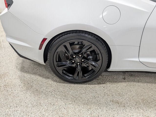 Used 2021 Chevrolet Camaro LT RWD image 11