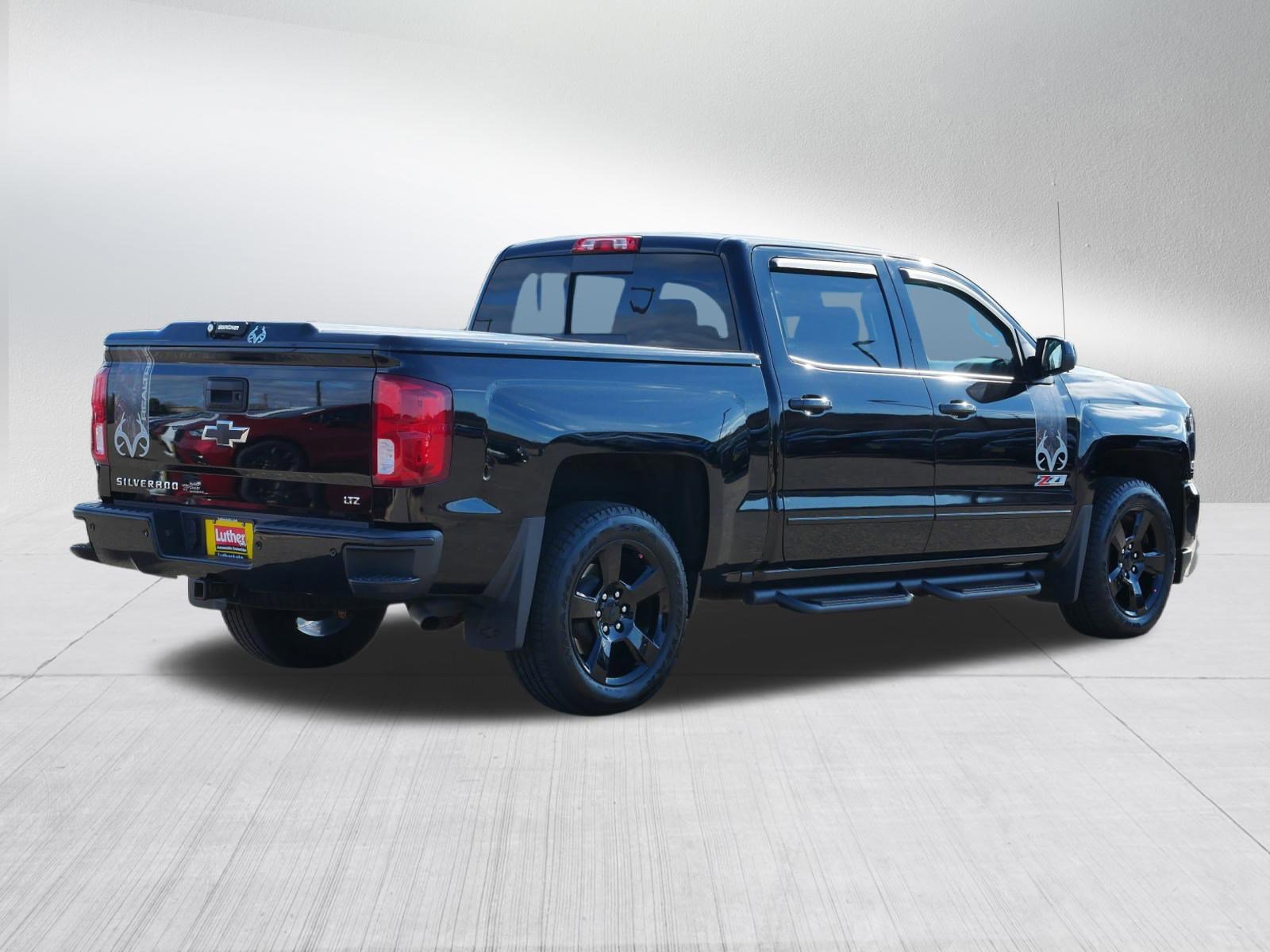 Used 2017 Chevrolet Silverado 1500 LTZ Z71 w/ Realtree Edition AWD/4WD image 7