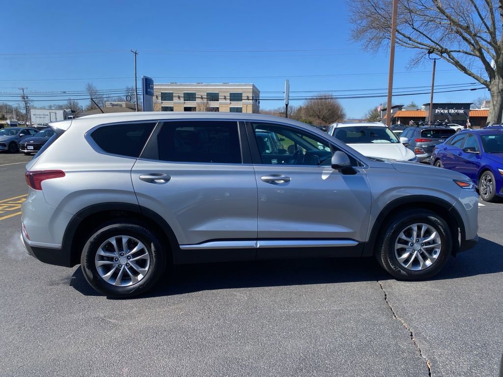 Used 2020 Hyundai Santa Fe SE image 2