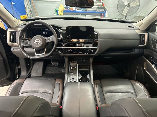 Used 2022 Nissan Pathfinder Platinum w/ Cargo Package AWD/4WD image 12