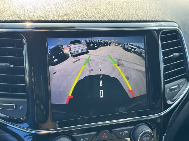 Used 2019 Jeep Grand Cherokee Laredo w/ Laredo X Package RWD image 16