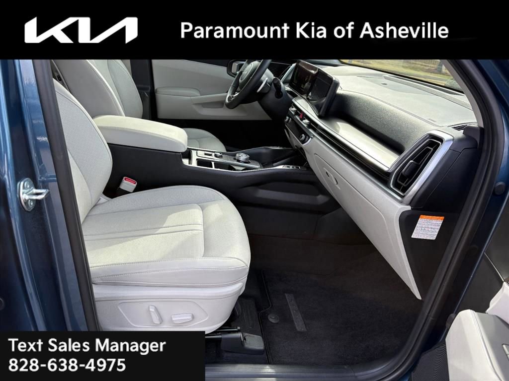 Certified 2025 Kia Sorento EX image 19