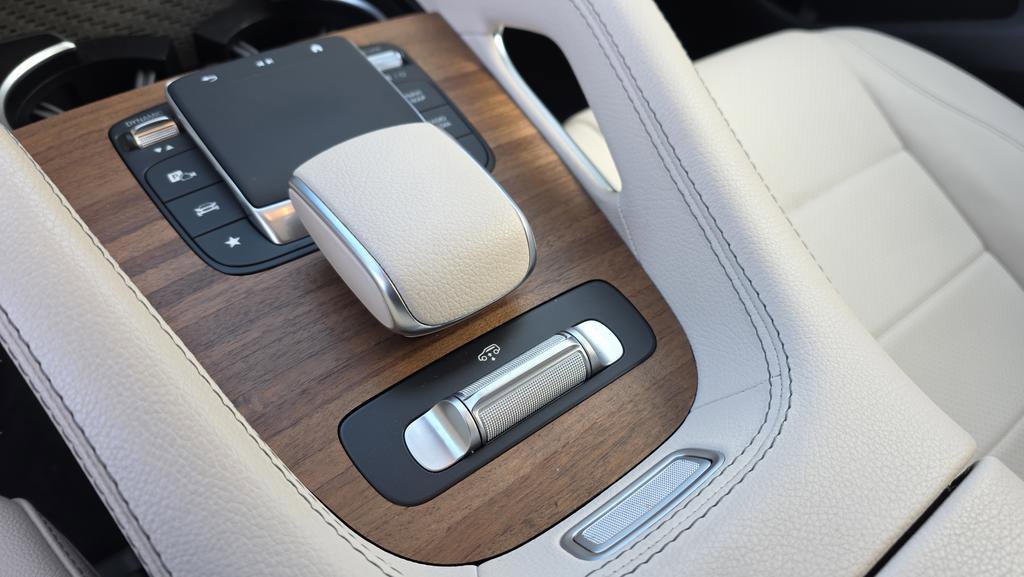 Used 2024 Mercedes-Benz GLS 450 4MATIC image 32