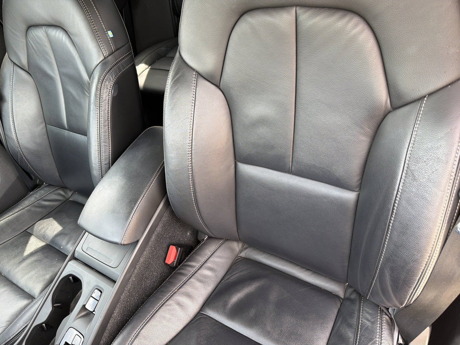 Used 2023 Volvo XC40 B4 Core w/ Convenience Package FWD image 22