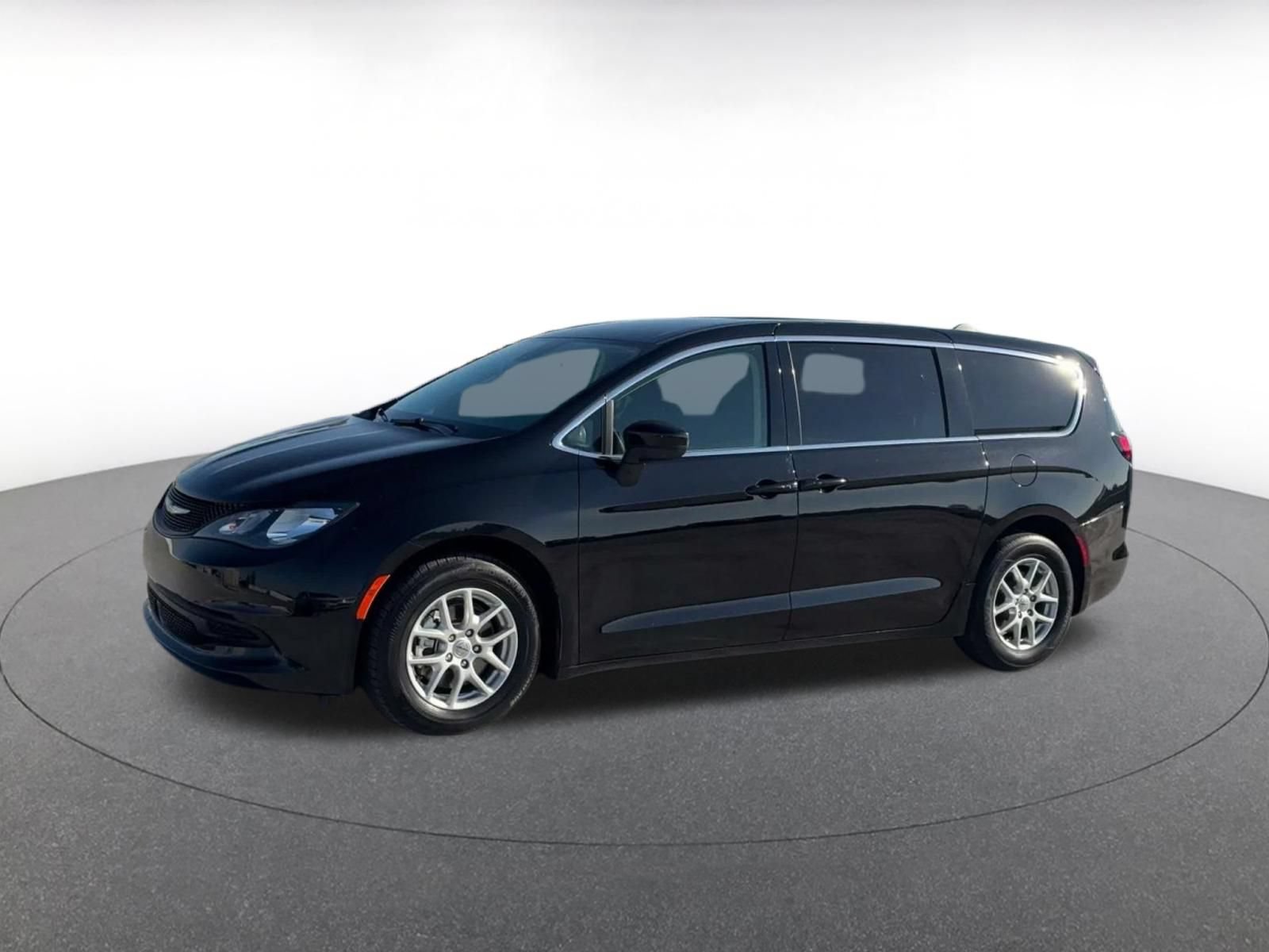 Used 2024 Chrysler Voyager LX FWD image 7