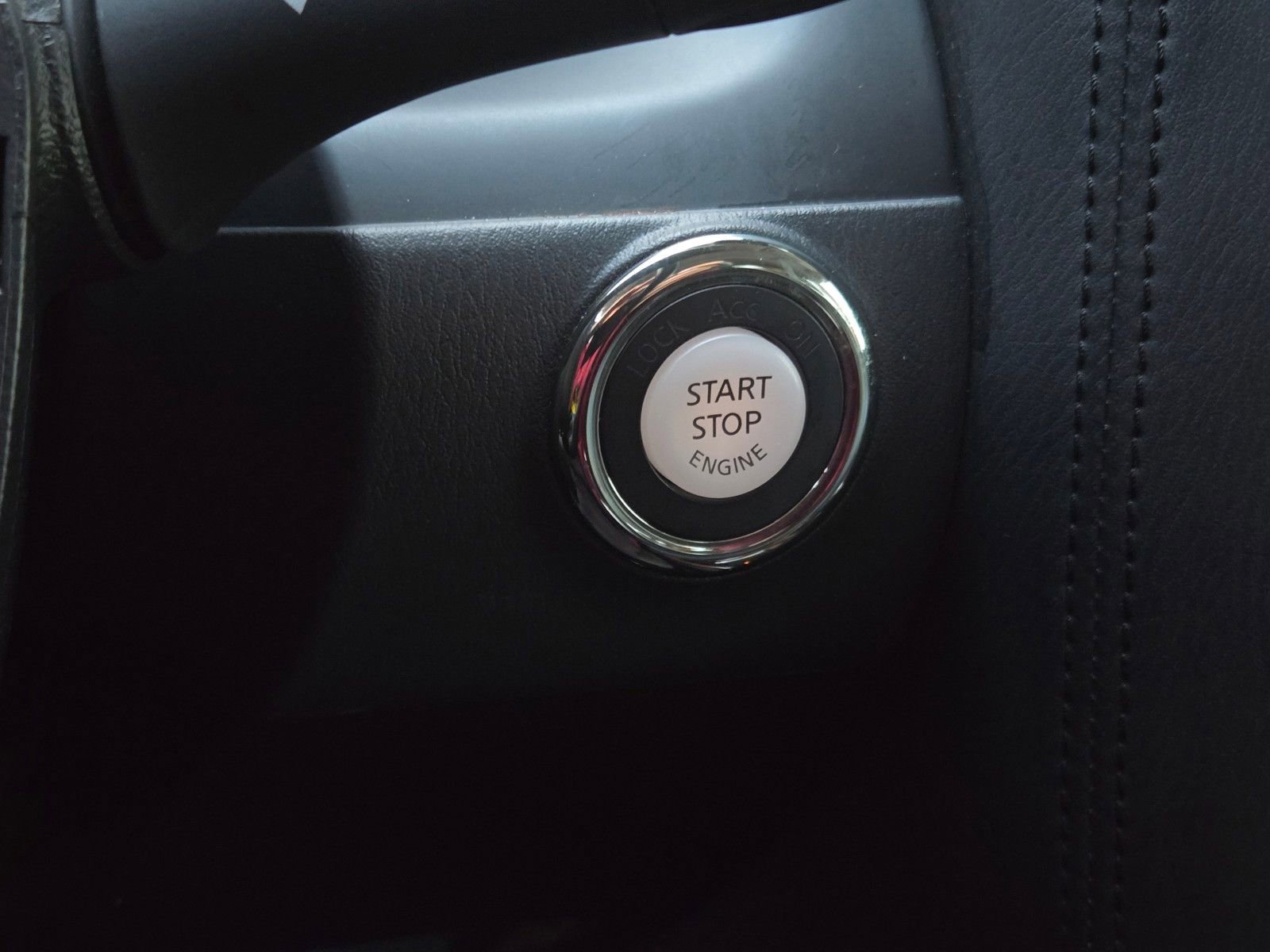 Used 2023 Nissan Armada SL w/ Captain's Chairs Package image 22