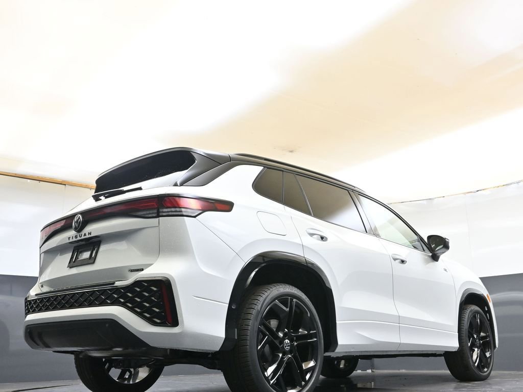 New 2026 Volkswagen Tiguan SE R-Line image 33