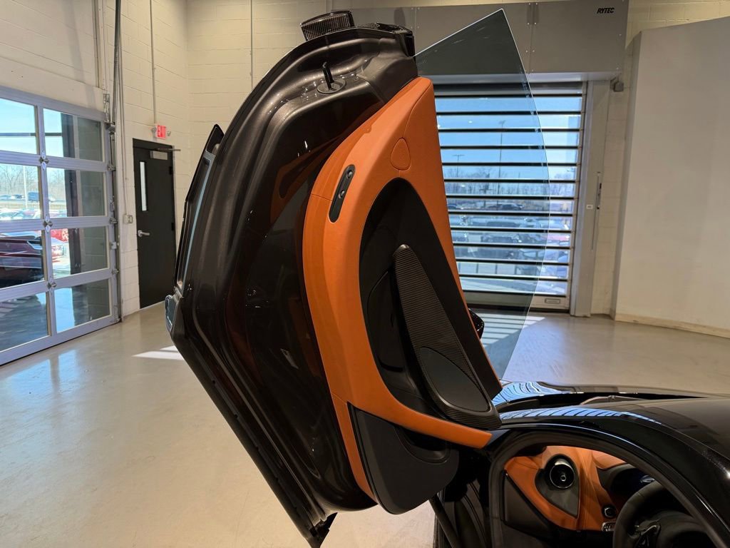 Used 2016 McLaren 570S Coupe image 20