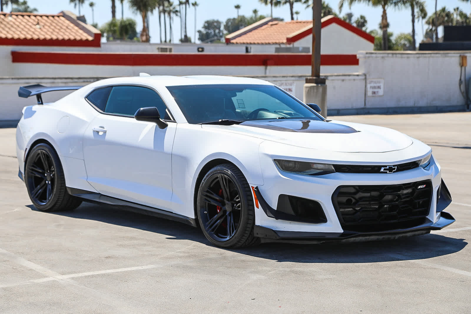 Used 2018 Chevrolet Camaro ZL1 RWD image 4