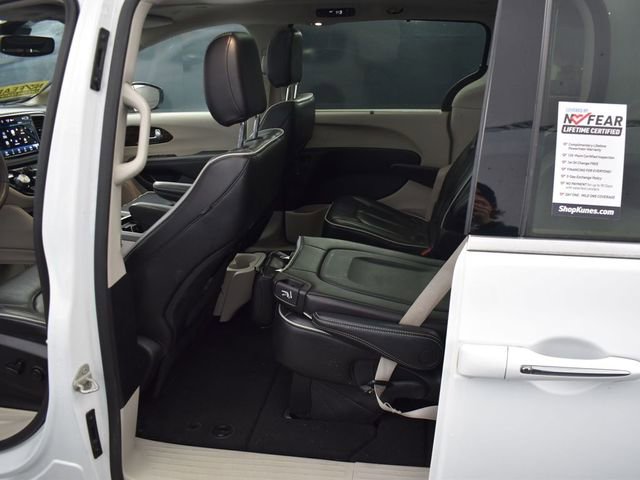 Used 2023 Chrysler Pacifica Limited image 30