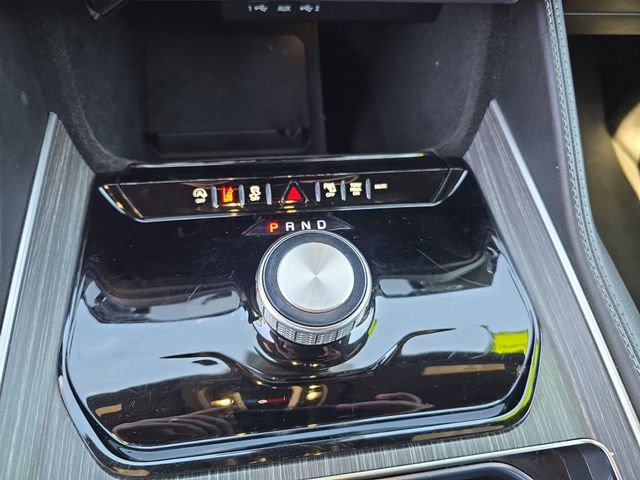 Certified 2024 Jeep Wagoneer Series II w/ Flexible Seating Group image 21