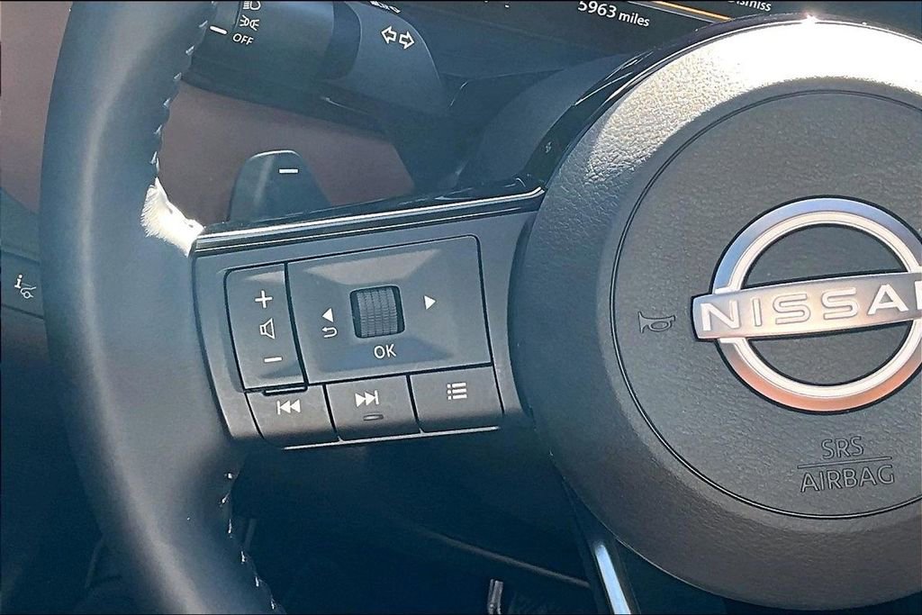 Used 2025 Nissan Pathfinder Platinum image 25