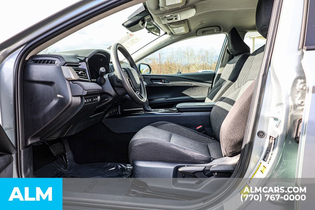Used 2025 Toyota Camry LE image 19