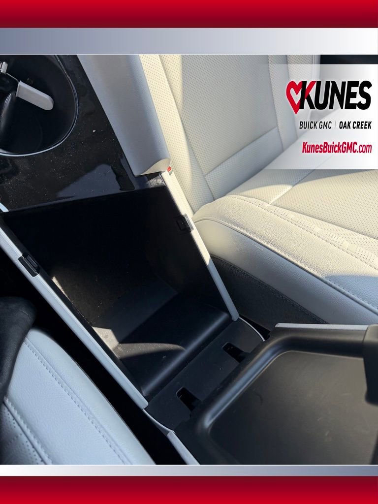 Used 2025 Hyundai Elantra Limited image 19