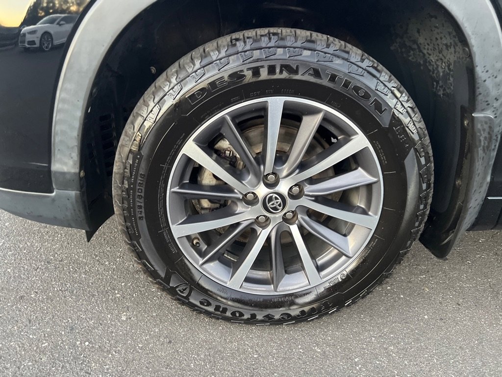 Used 2017 Toyota Highlander XLE image 9