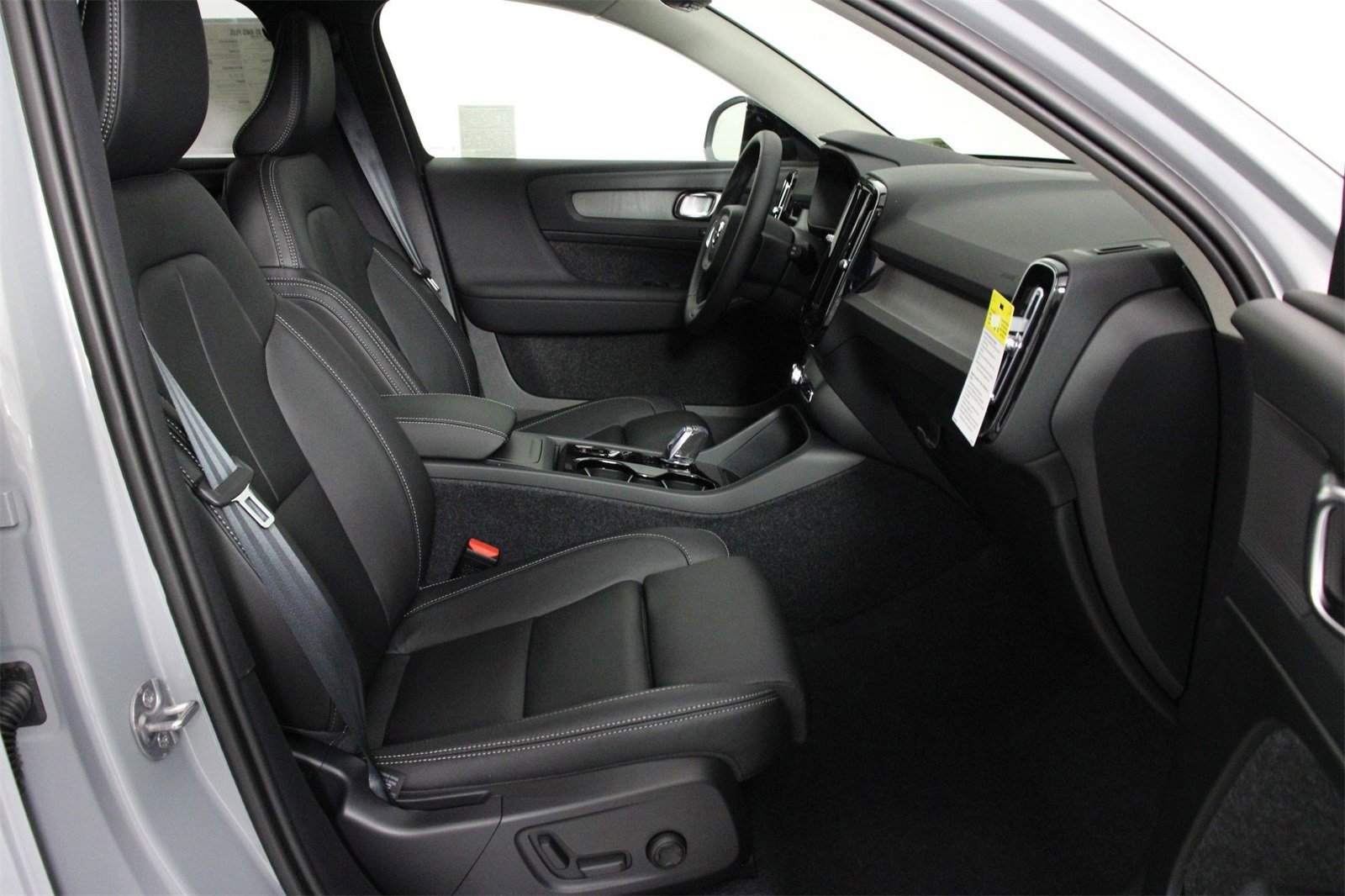 New 2025 Volvo XC40 B5 Plus w/ Protection Package Premier image 10