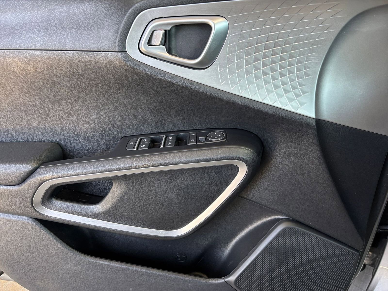 Used 2025 Kia Soul LX w/ LX Technology Package FWD image 18