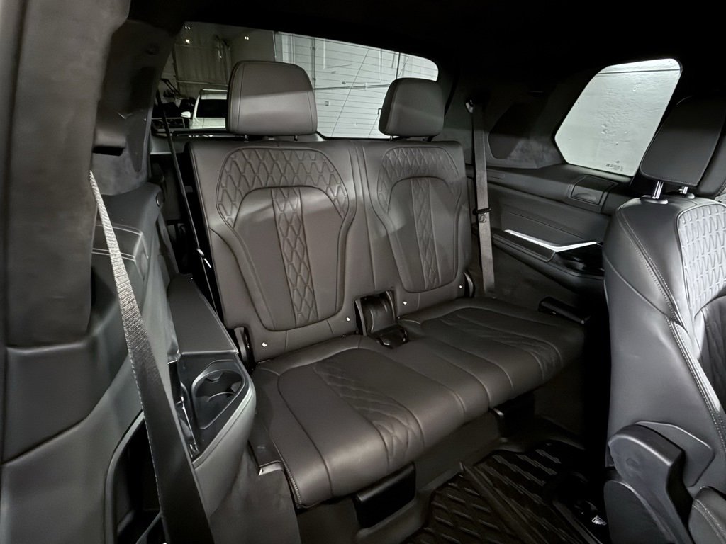 Used 2022 BMW X7 M50i image 30