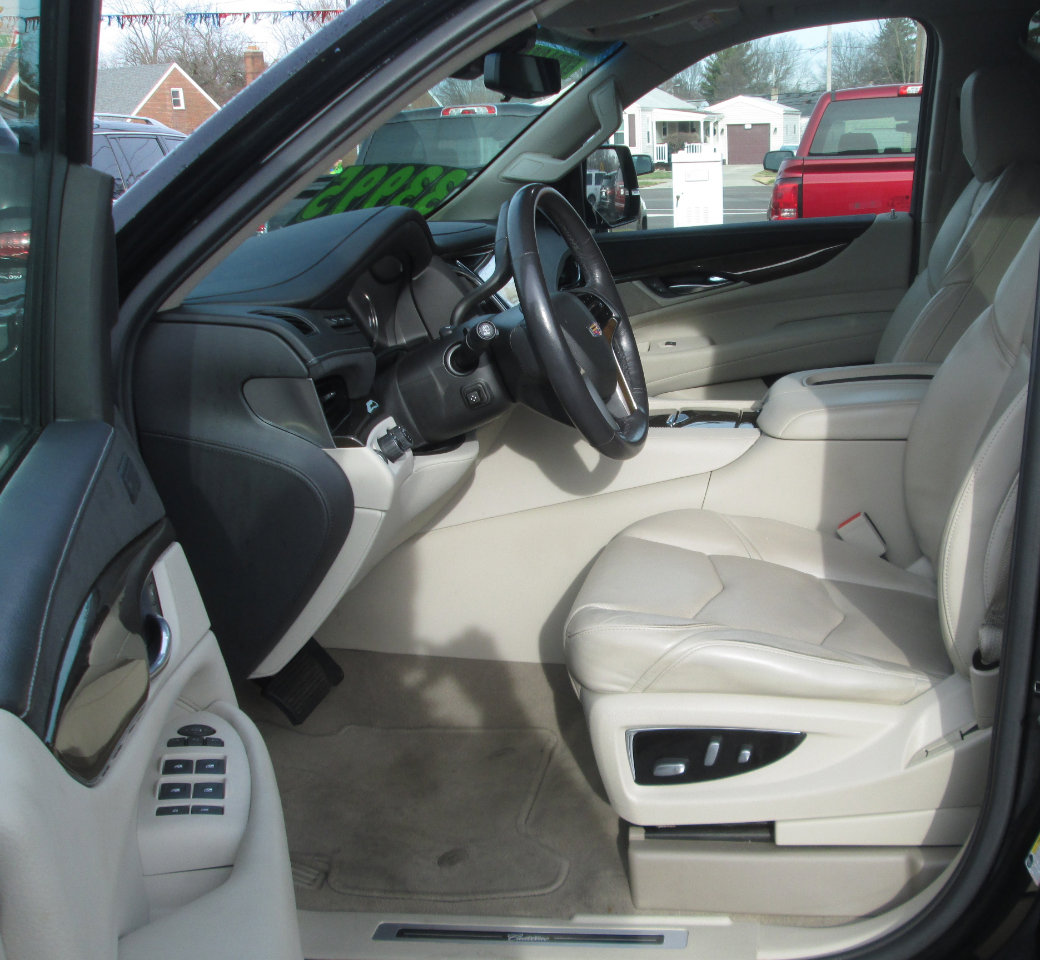 Used 2019 Cadillac Escalade Premium Luxury image 11