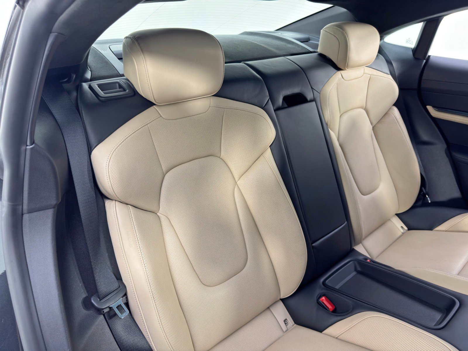 Used 2020 Porsche Taycan Turbo image 40