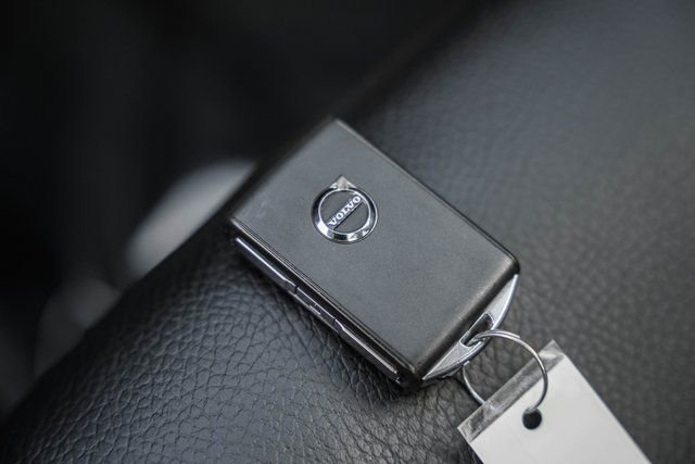 Used 2022 Volvo XC90 T5 Momentum w/ Advanced Package image 42