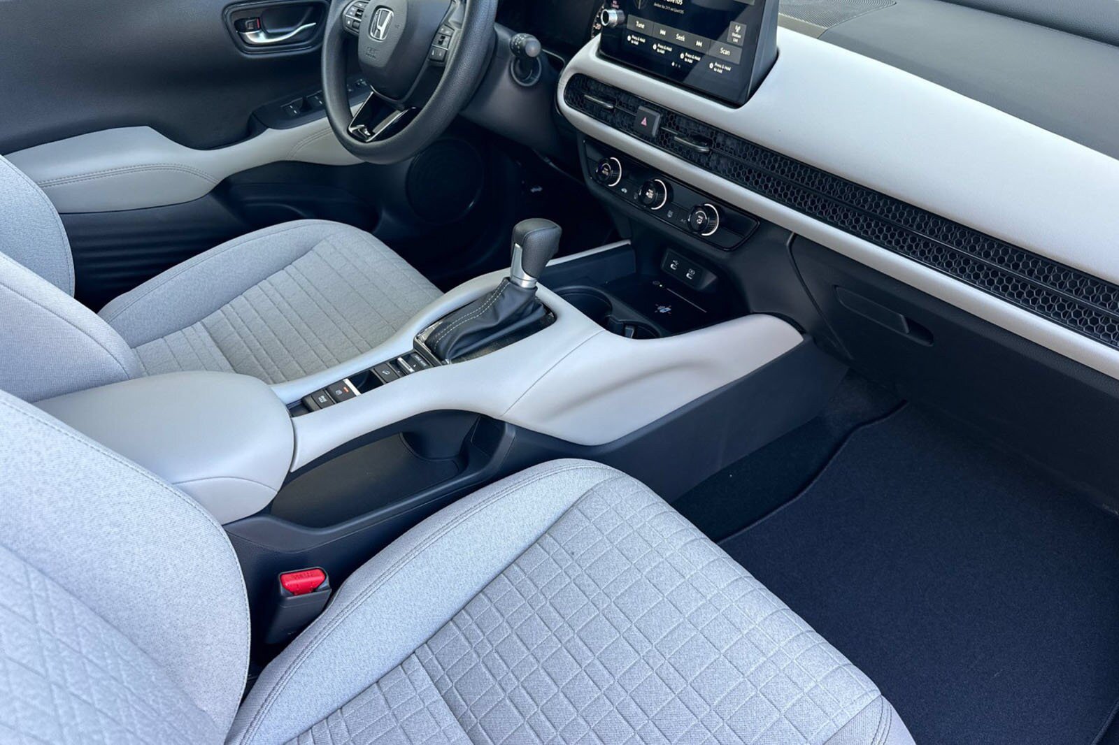 New 2027 Honda HR-V LX image 14