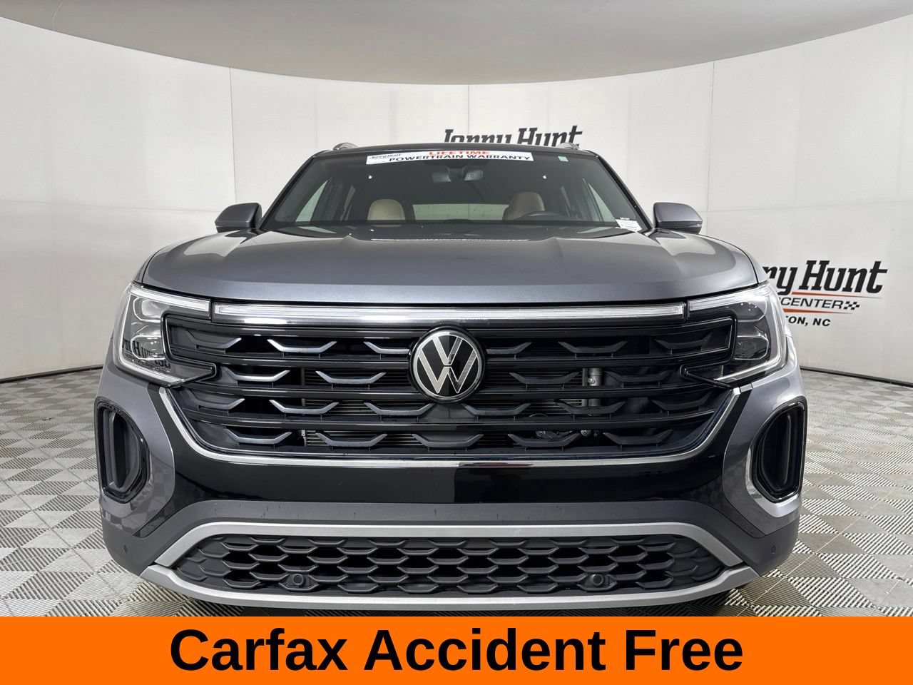 Used 2025 Volkswagen Atlas Cross Sport SE FWD image 3