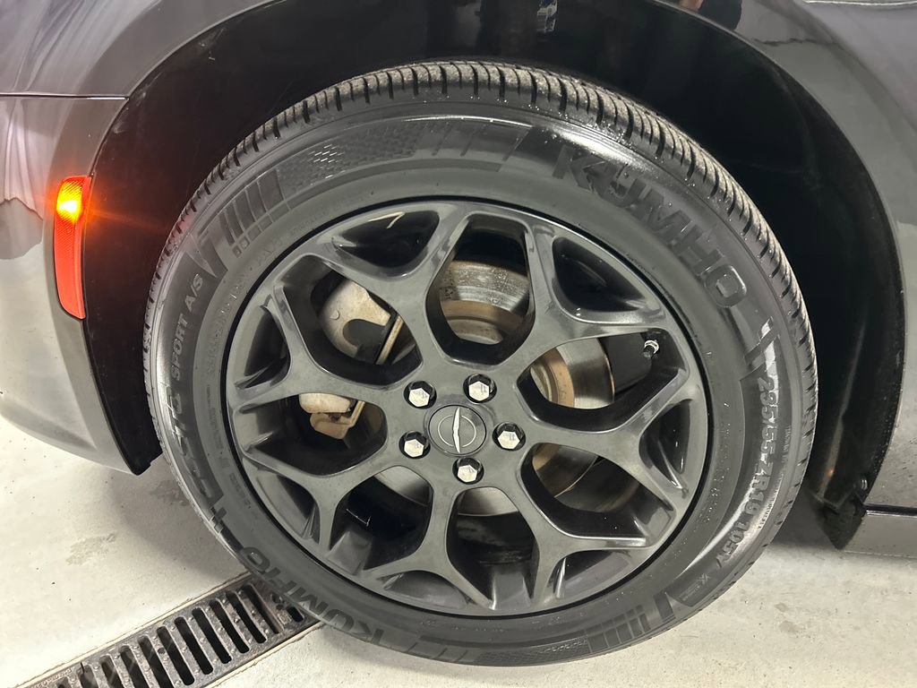 Used 2023 Chrysler 300 Touring L w/ Popular Equipment Group image 9