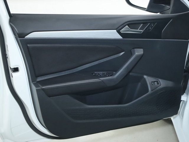 Used 2025 Volkswagen Jetta Sport image 15