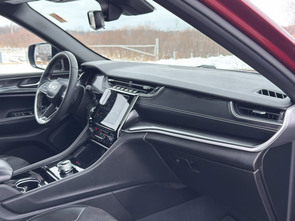 Used 2023 Jeep Grand Cherokee Altitude image 27